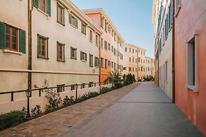 The Room Hotel Sunset Town