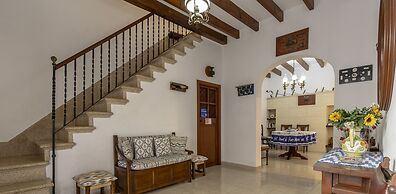 Spacious Villa With Garden