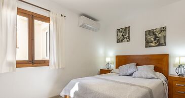 Spacious Villa With Garden