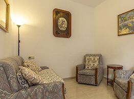 Spacious Villa With Garden