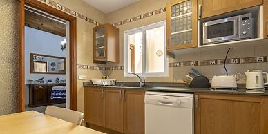 Spacious Villa With Garden