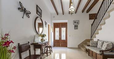 Spacious Villa With Garden