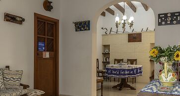 Spacious Villa With Garden