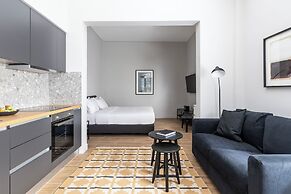 Elliot Petralona, Athens