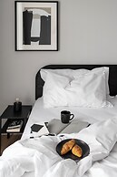 Elliot Petralona, Athens