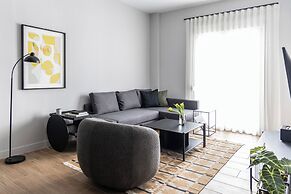 Elliot Petralona, Athens