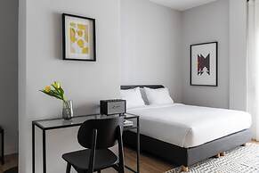 Elliot Petralona, Athens