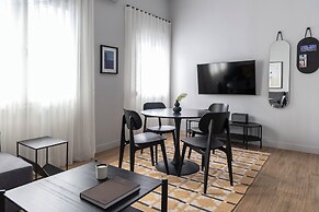 Elliot Petralona, Athens