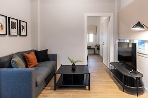 Elliot Petralona, Athens