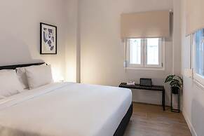 Elliot Petralona, Athens