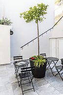 Elliot Petralona, Athens