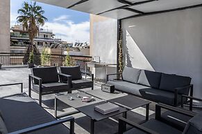 Elliot Petralona, Athens