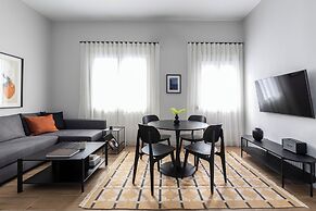 Elliot Petralona, Athens