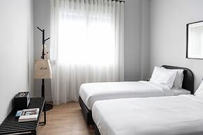 Elliot Petralona, Athens