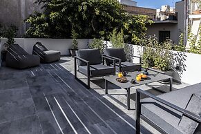 Elliot Petralona, Athens