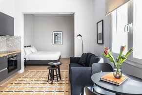 Elliot Petralona, Athens