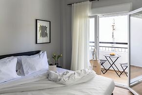 Elliot Petralona, Athens