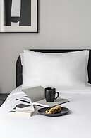 Elliot Petralona, Athens