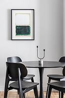 Elliot Petralona, Athens