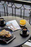 Elliot Petralona, Athens