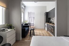 Elliot Petralona, Athens