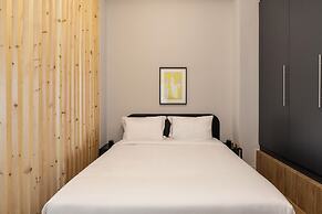 Elliot Petralona, Athens