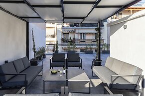 Elliot Petralona, Athens