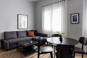 Elliot Petralona, Athens