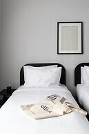 Elliot Petralona, Athens