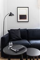 Elliot Petralona, Athens