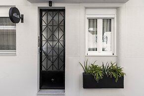 Elliot Petralona, Athens