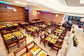 Hotel Rainbow Tower Airport Zone