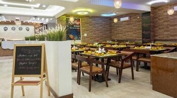 Hotel Rainbow Tower Airport Zone