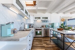 Cheerful 2 Bedroom with Sunset Views