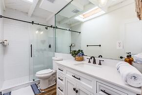 Cheerful 2 Bedroom with Sunset Views