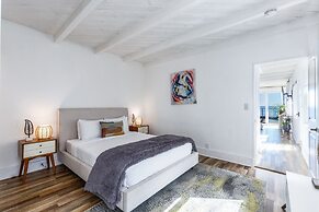 Cheerful 2 Bedroom with Sunset Views
