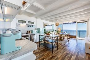Cheerful 2 Bedroom with Sunset Views