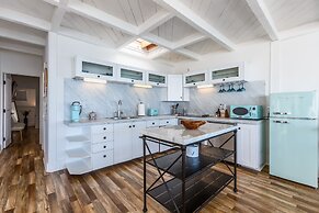 Cheerful 2 Bedroom with Sunset Views
