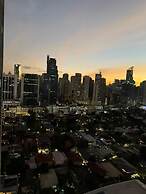 Gramercy 2 bedrooms w Balcony City View