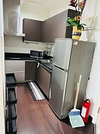 Gramercy 2 bedrooms w Balcony City View