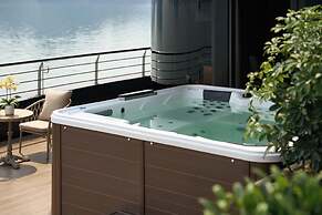 Calista Halong Bay Cruise