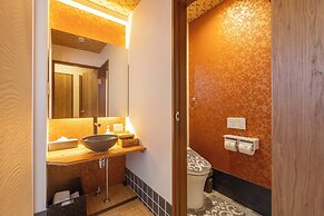 Miro Fushimiinari Tei South