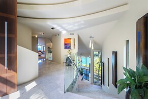 Fireplace Suite - Ocean Views & Beach