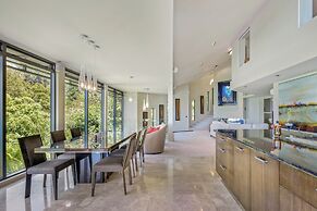 Fireplace Suite - Ocean Views & Beach