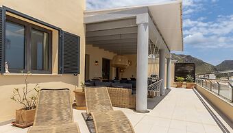 Pretty Apartment With Balcony