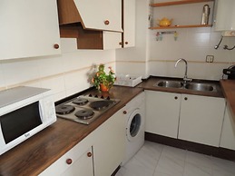 Pretty Apartment Near Roses Beach