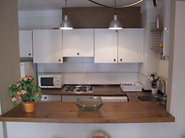 Pretty Apartment Near Roses Beach