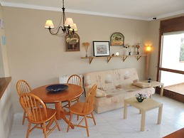 Pretty Apartment Near Roses Beach