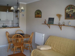 Pretty Apartment Near Roses Beach