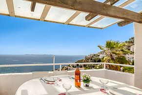 Apartment With Furnished Terrace